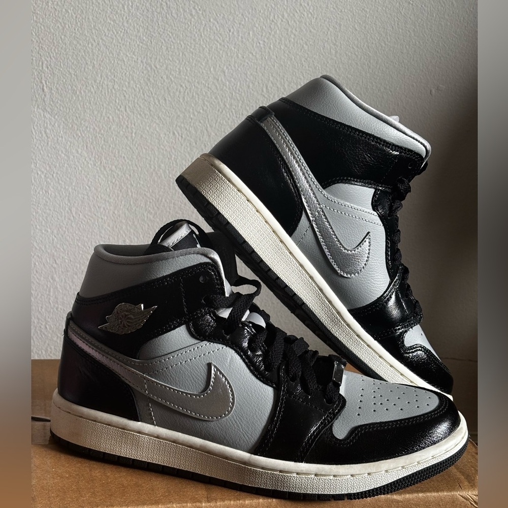 Women’s Air Jordan 1 Mid SE 'Black Chrome' US 7.5
